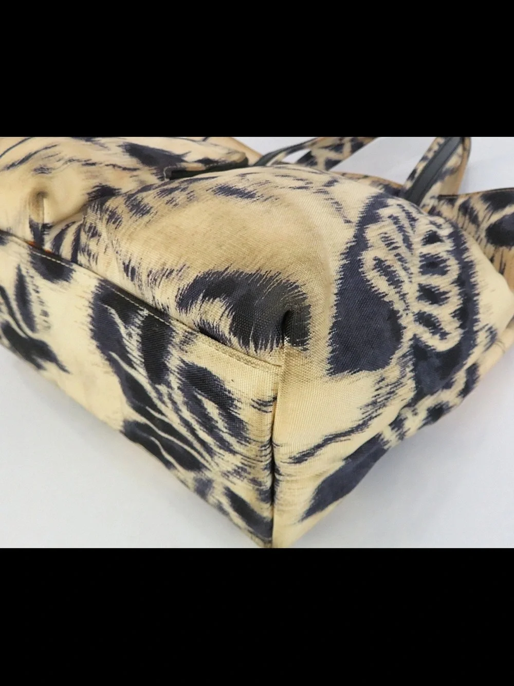 Gucci distinctive patterned